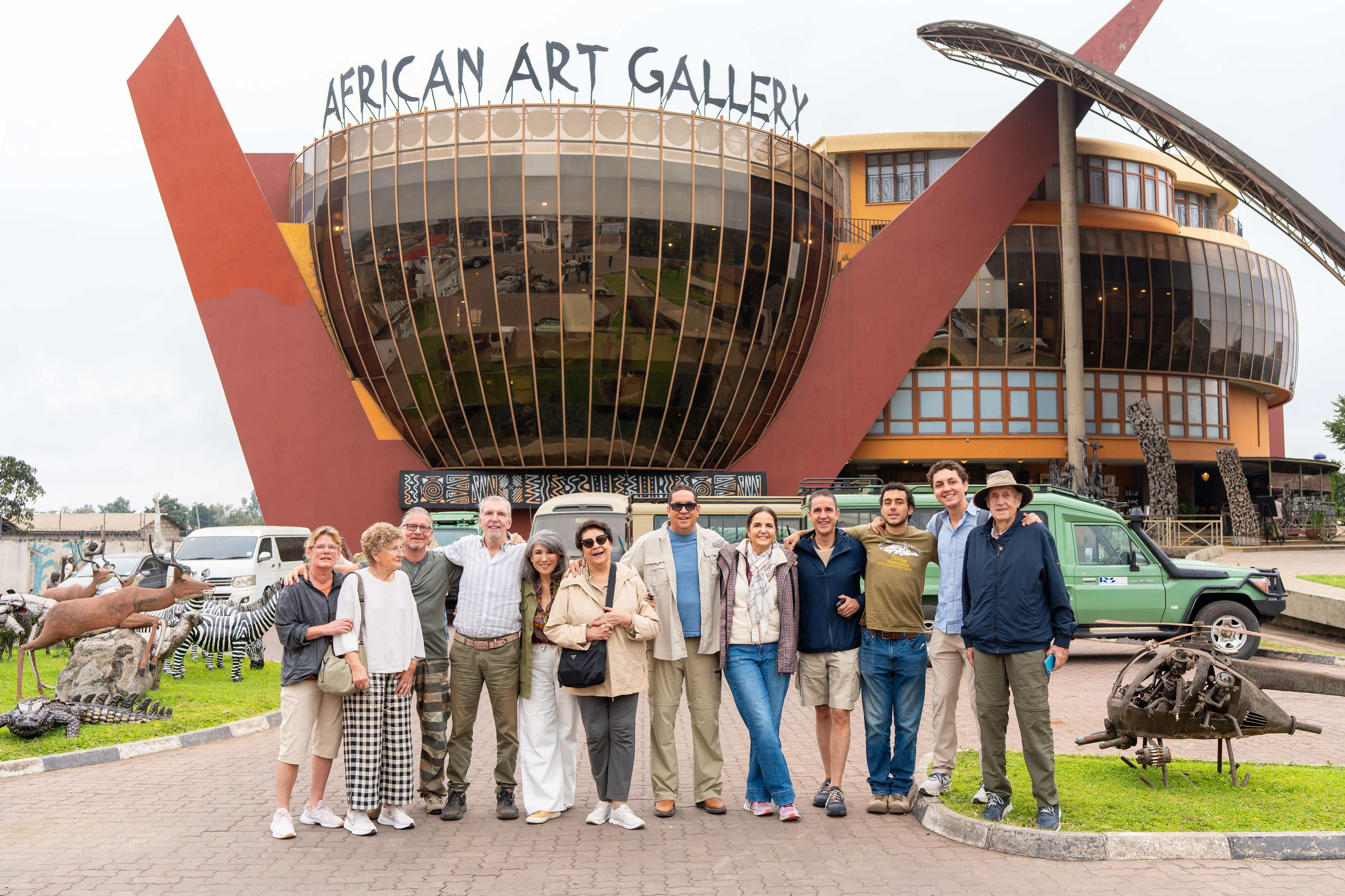 Large safari group visiting an African art gallery with Rede Tours and Safaris