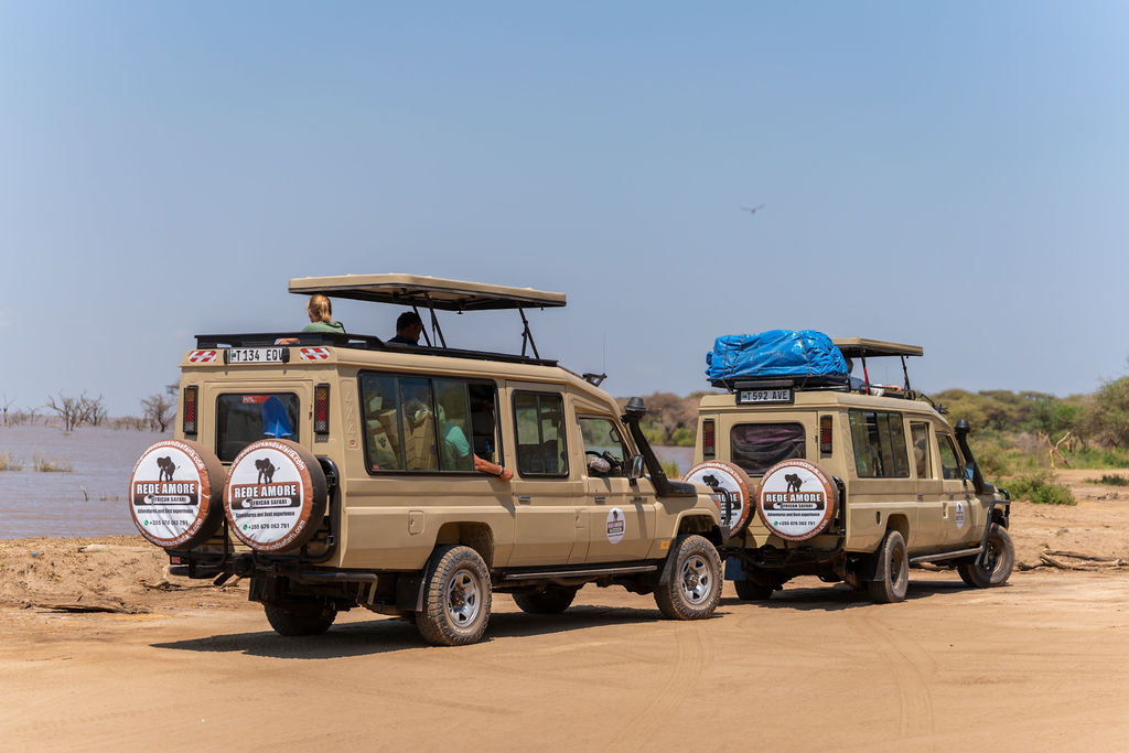 Private safari vehicle in Tanzania during tanzania safari with Rede tours